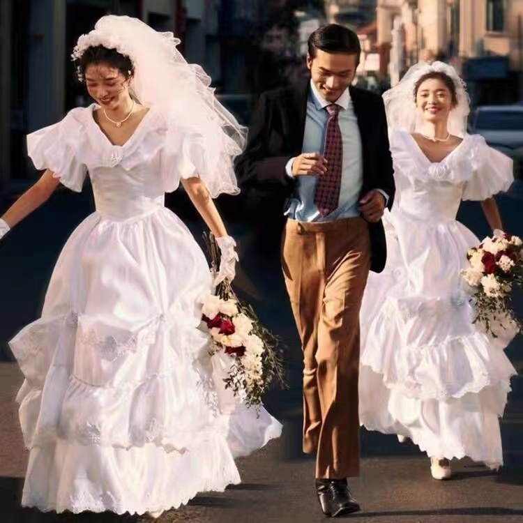 Photography Lighting For Clothing - Retro Studio Theme Wedding Dress Hong